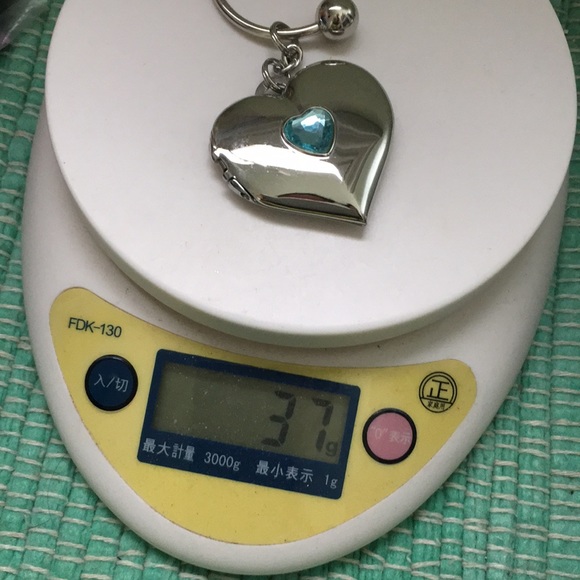 🖤Silvertone Heart locket U keychain - Picture 11 of 12